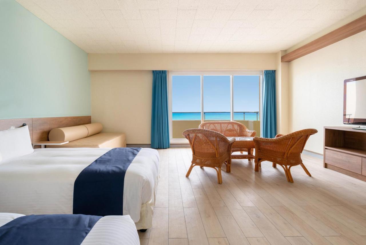 En Resort Kumejima Eef Beach Hotel Bagian luar foto